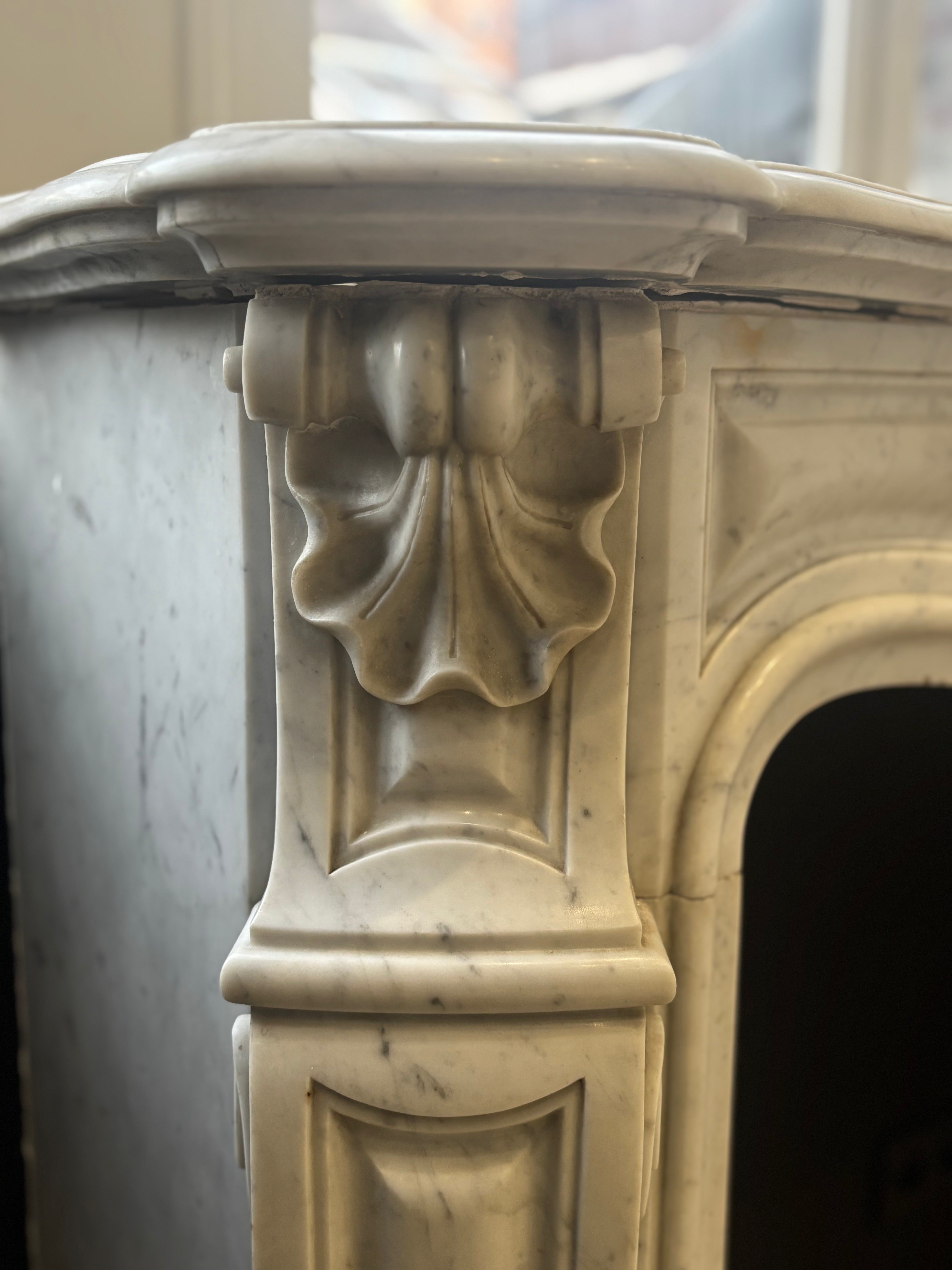 White Marble Mantel | Elegant Architectural Feature