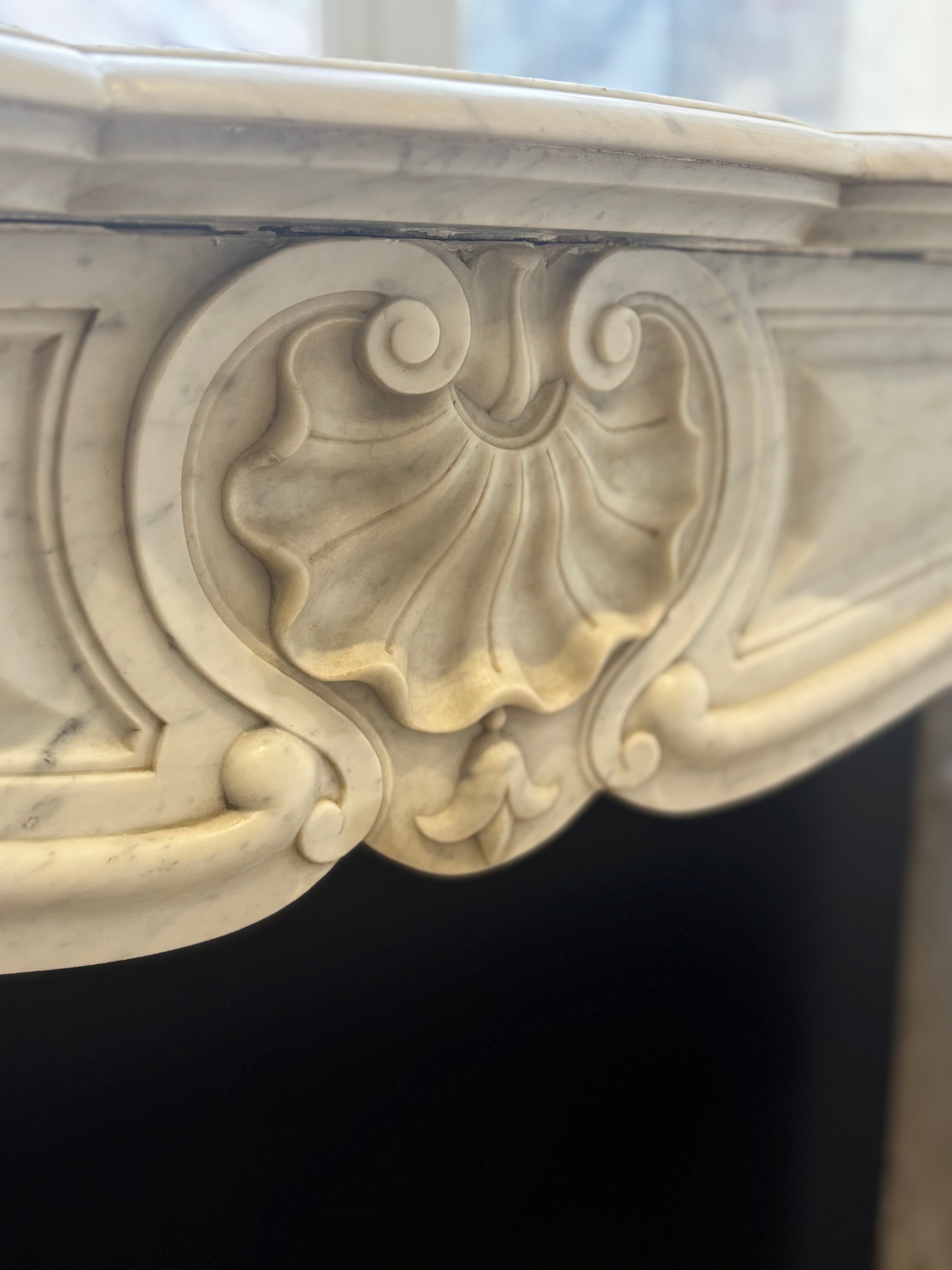White Marble Mantel | Elegant Architectural Feature