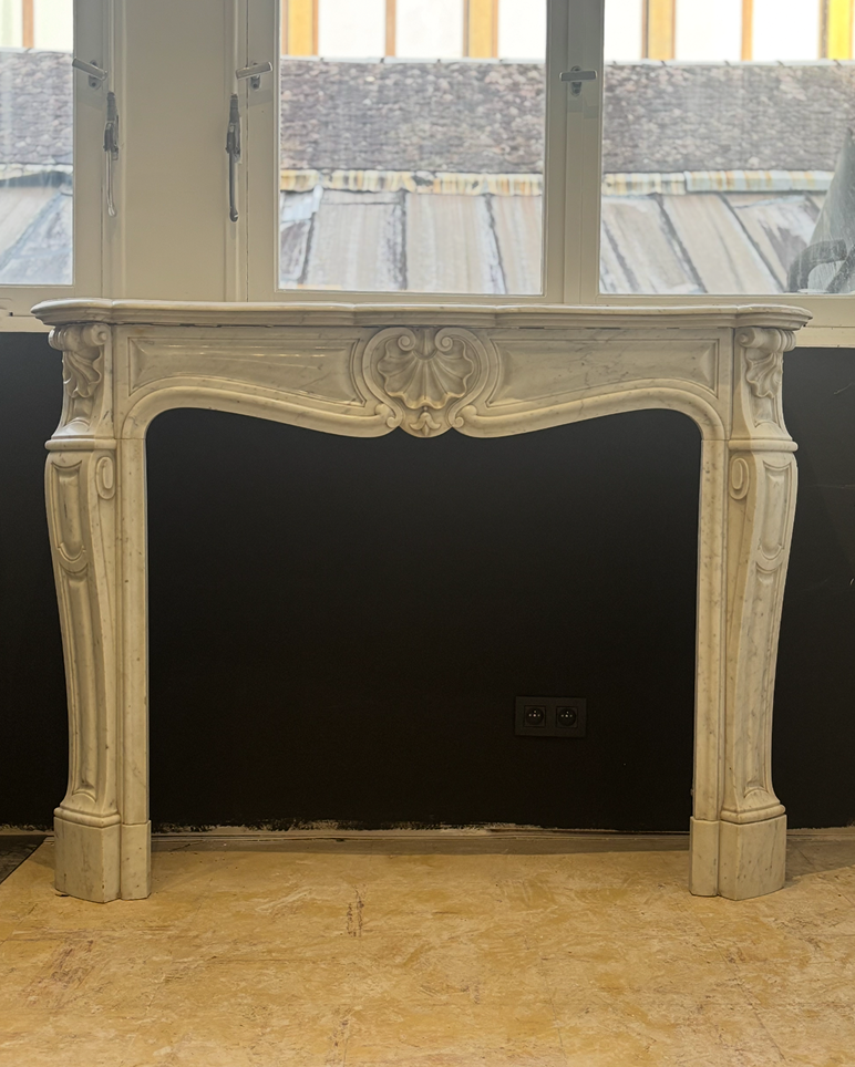 White Marble Mantel | Elegant Architectural Feature